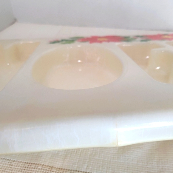 Vintage Noel Molded Plastic Serving Tray - Picture 8 of 12